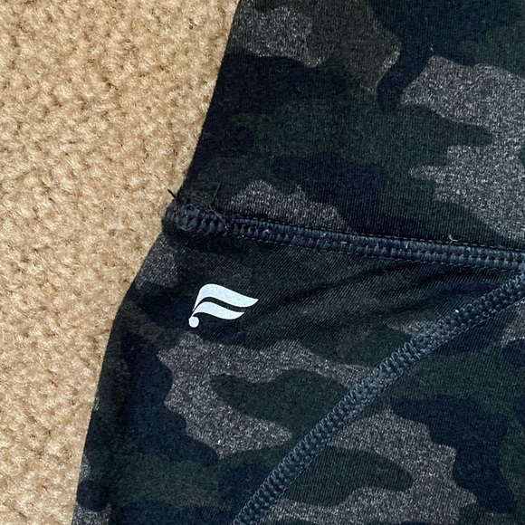 CAMO💪🏼Powerhold fabletics leggings 7/8 length - Picture 4 of 4
